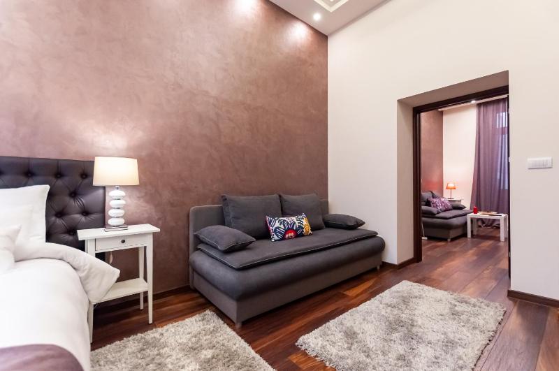One-Bedroom Apartment image 2