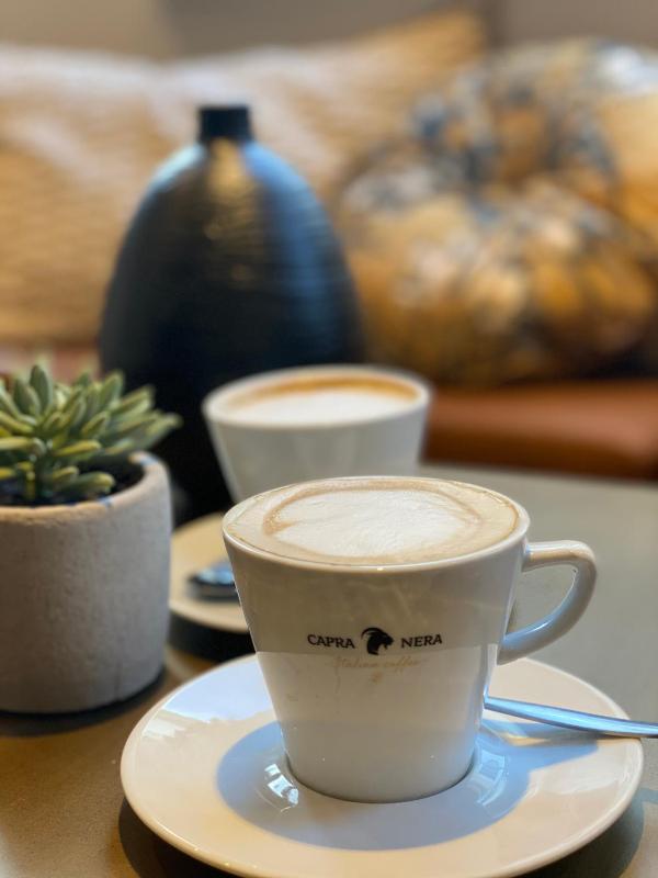 Damrak Short Stay Amsterdam - image 3