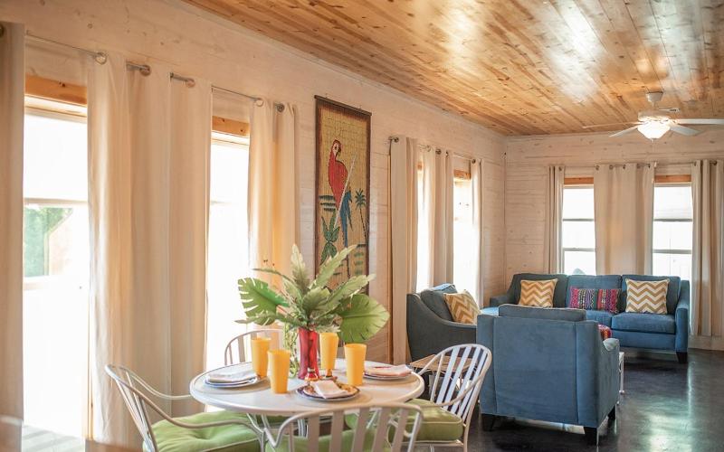 Three-Bedroom Townhouse image 1