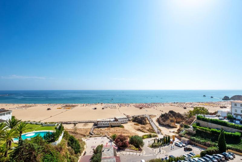 RR Hotel da Rocha - image 9