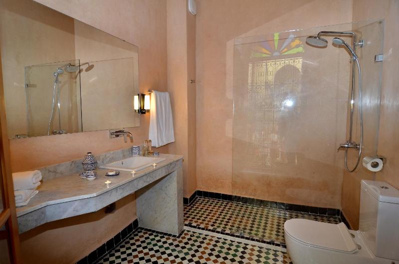 Large Double or Twin Room image 2