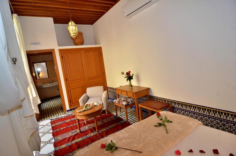 Large Double or Twin Room image 3