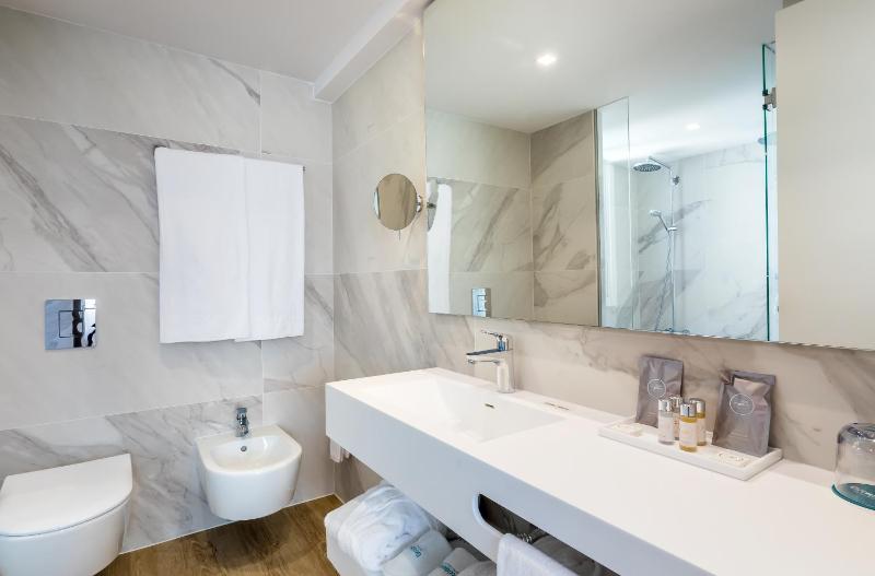 Premium Double Room (2 Adults) image 3