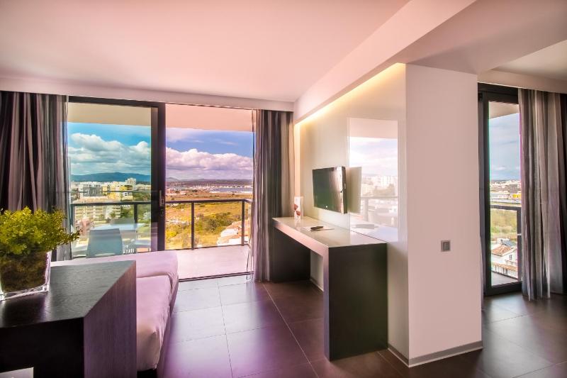 RR Hotel da Rocha - image 17