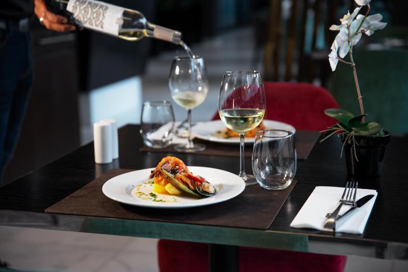 RR Hotel da Rocha - image 21