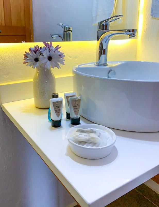 Deluxe Double Room with Bath image 1