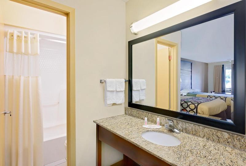 Double Room with Two Double Beds - Smoking image 2