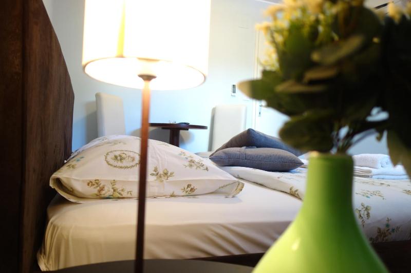 Superior King Room image 3