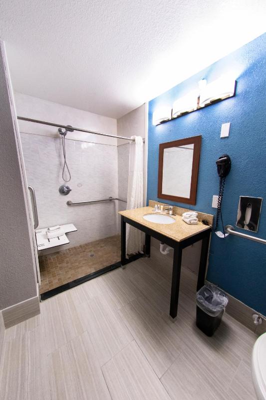 Queen Room with Two Queen Beds - Accessible/Non-Smoking  image 4