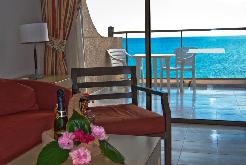 Double Room with Sea View image 3