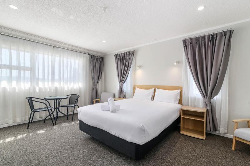 Thermal Oak Motel - image 2