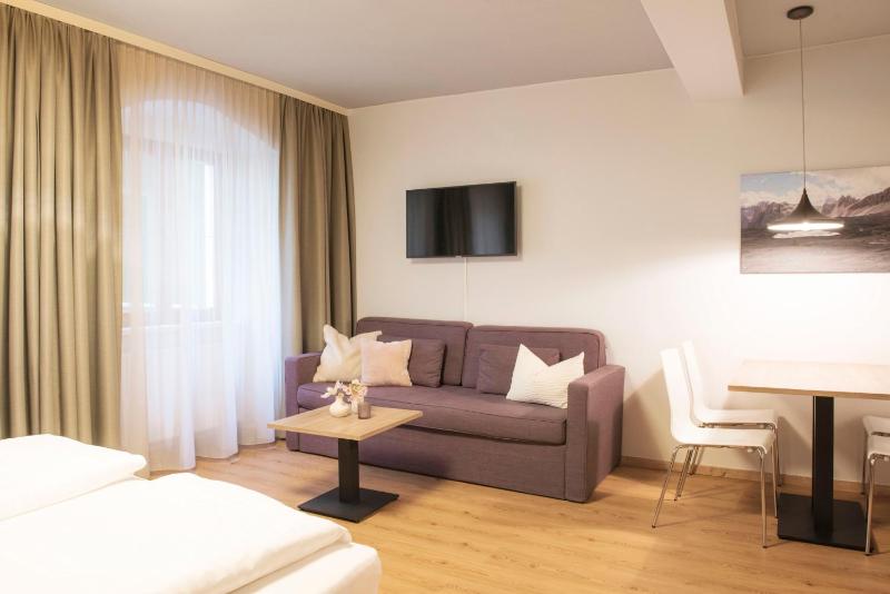 Studio Apartment image 2