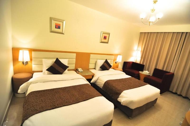 Deluxe Double or Twin Room image 1