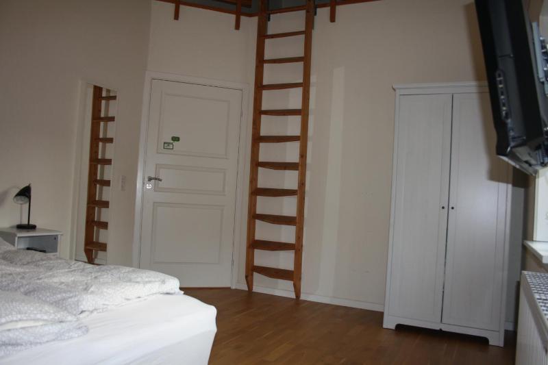 Quadruple Room with Shared Bathroom image 3