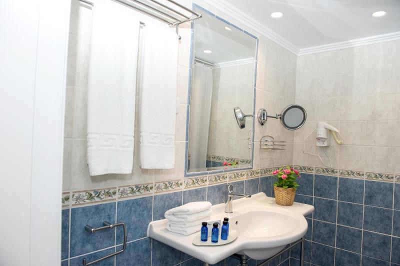 Double or Twin Room with Sea View image 1