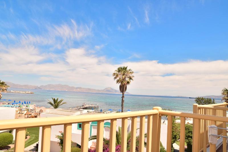 Double or Twin Room with Sea View image 4