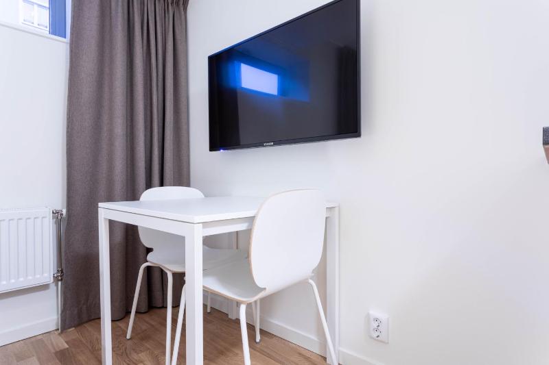 Studio Apartment Basement Single Use image 3