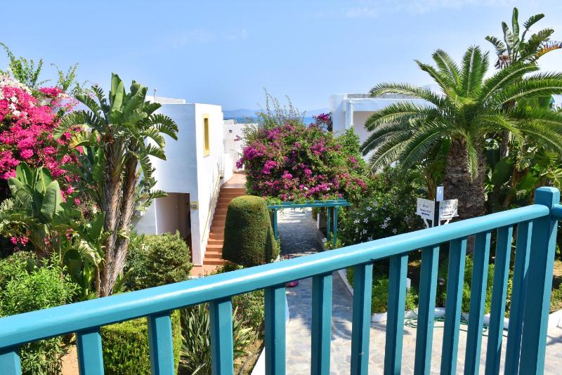 Double or Twin Room with Garden View image 4