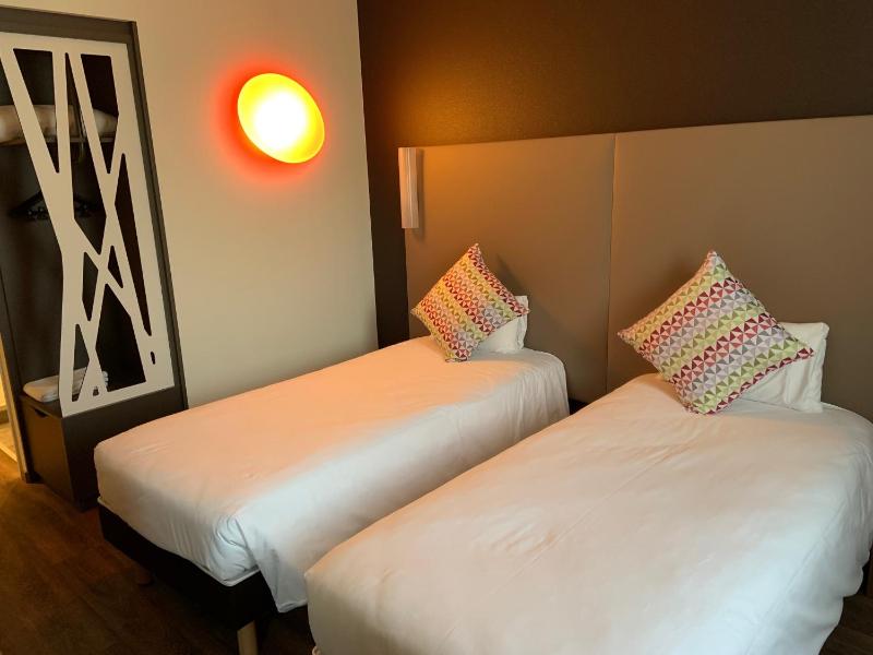 Twin Room image 2