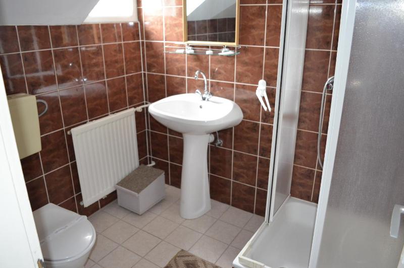 Twin Room image 2