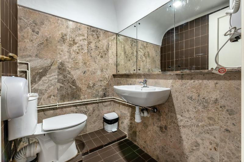 Double Room with Shared Bathroom image 2