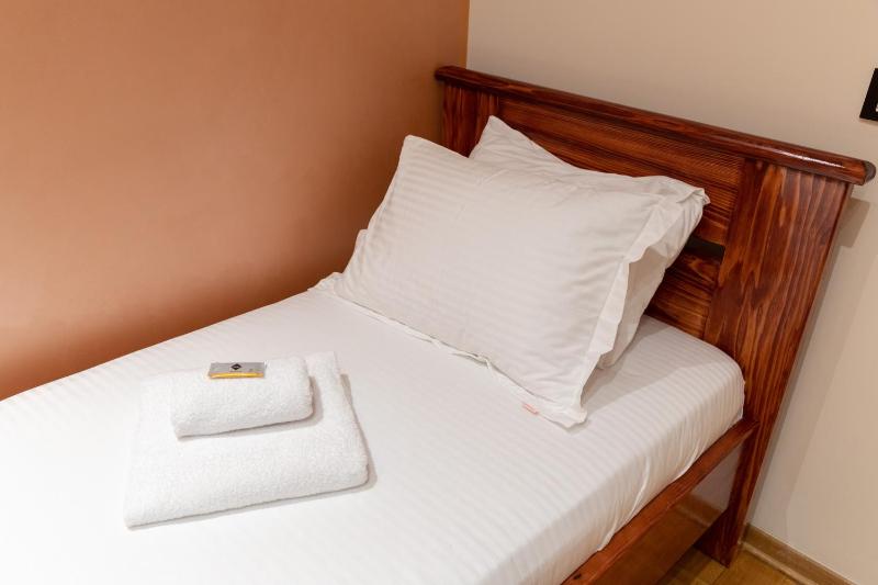 Single Room image 4