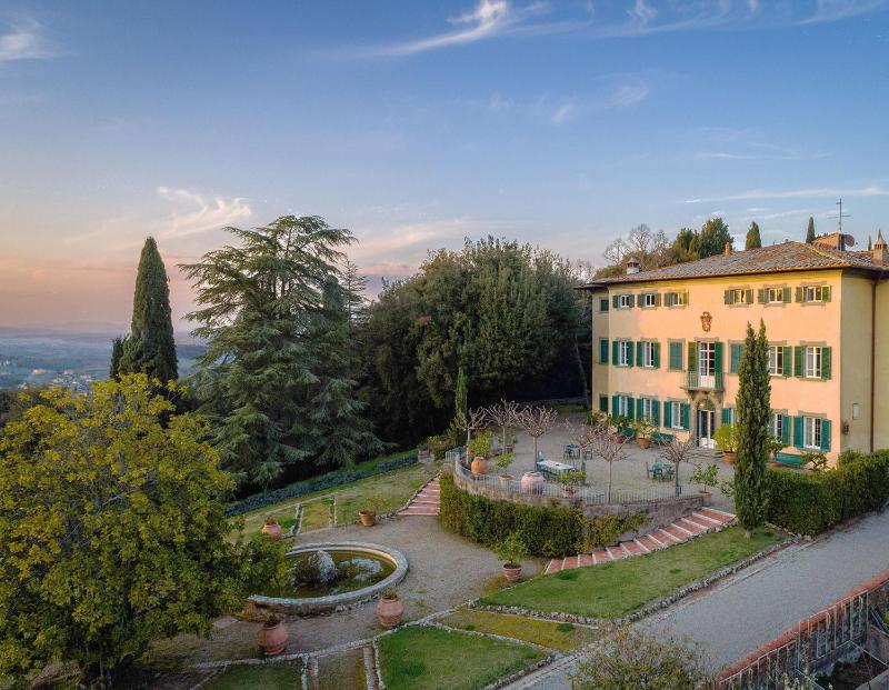 Deluxe Villa image 1