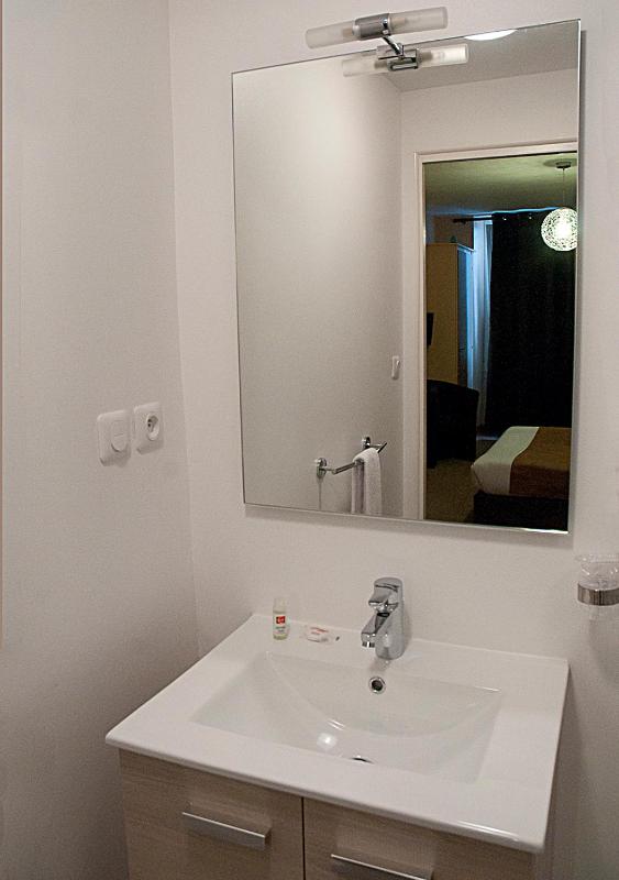 Double Room image 3