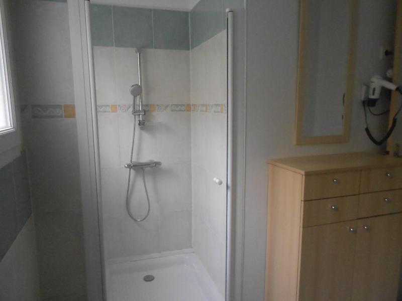 Apartment with Shower image 4
