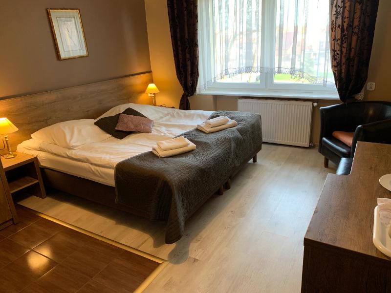 Standard Twin Room image 1
