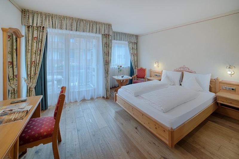 Double Room with Balcony image 1