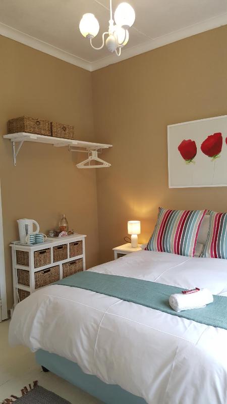 Single Room with Garden View image 3