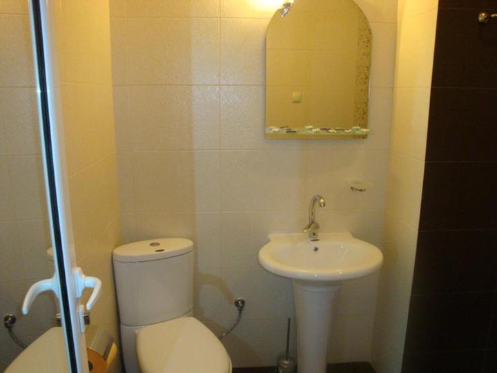 One-Bedroom Apartment with Balcony image 3