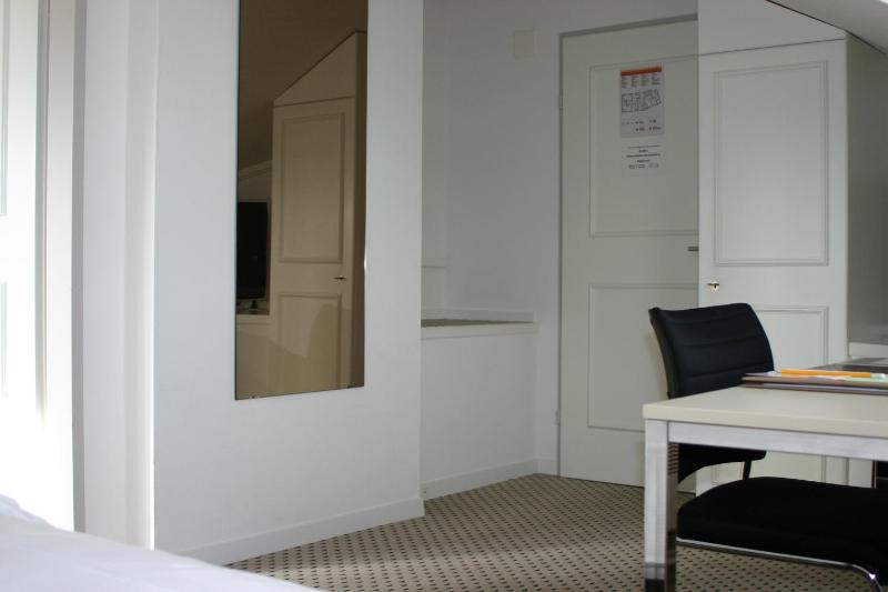 Superior Single Room image 3