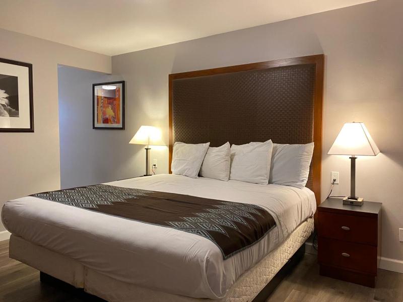 Queen Room image 1