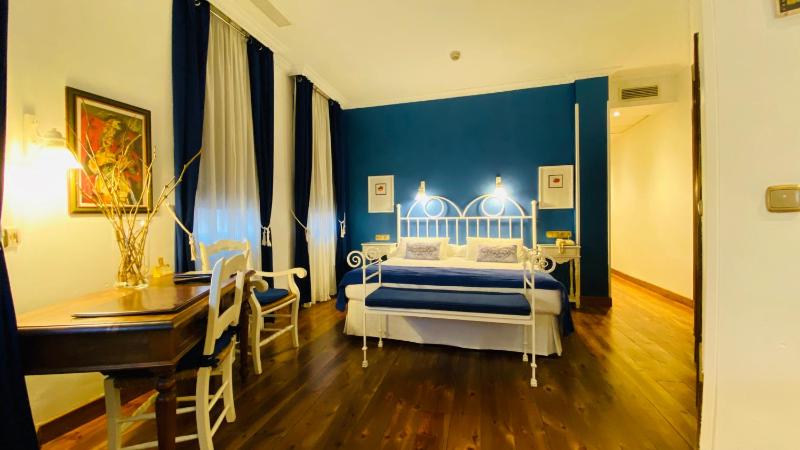 Superior Double Room image 1