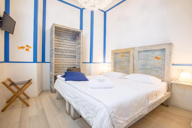 Deluxe Double or Twin Room image 4