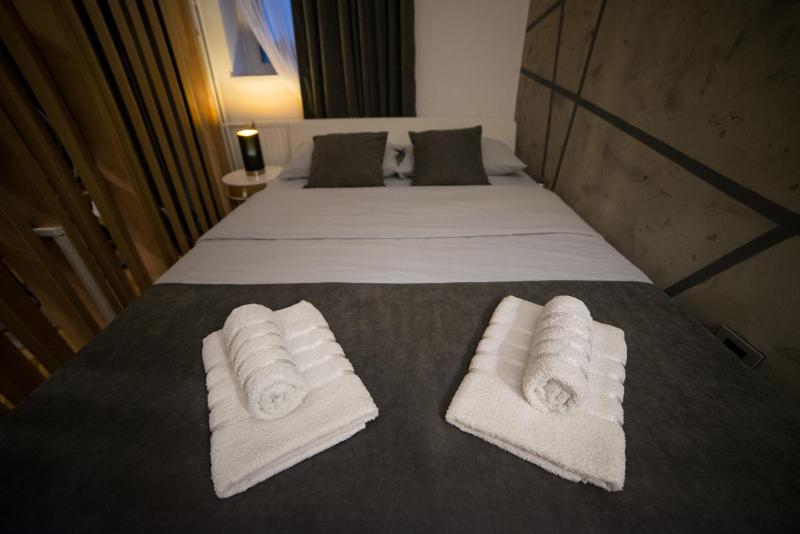 Deluxe Apartment image 2