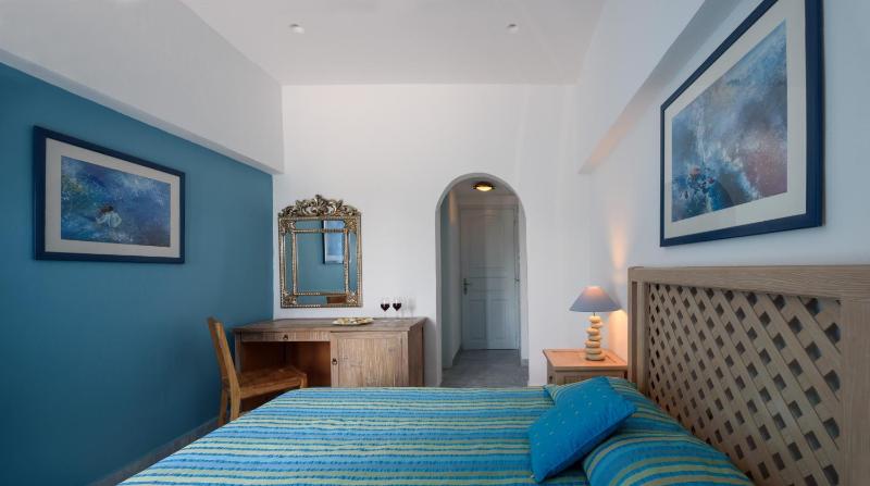 Classic Double Room image 4
