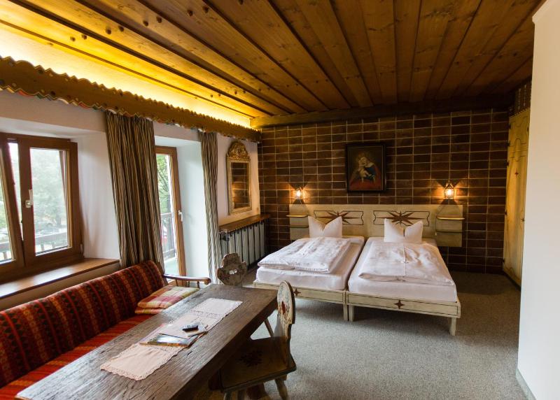 Double Room with Balcony image 2