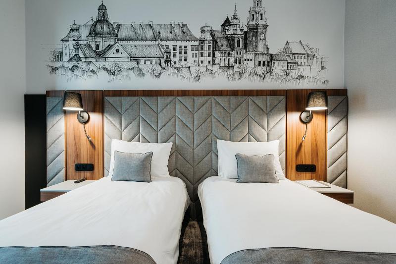 Deluxe Double or Twin Room image 2