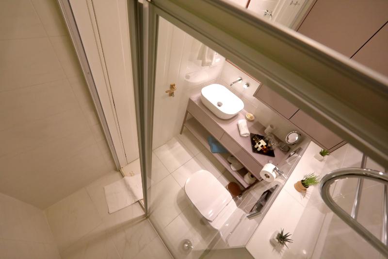 Deluxe Double Room with Shower image 4