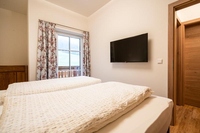 Apartment with Mountain View image 3