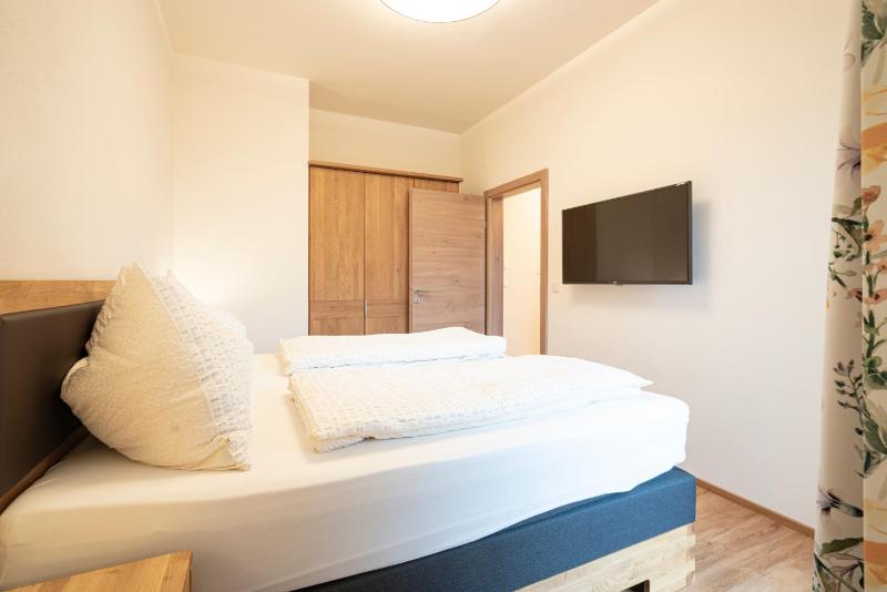 Apartment with Lake View image 4