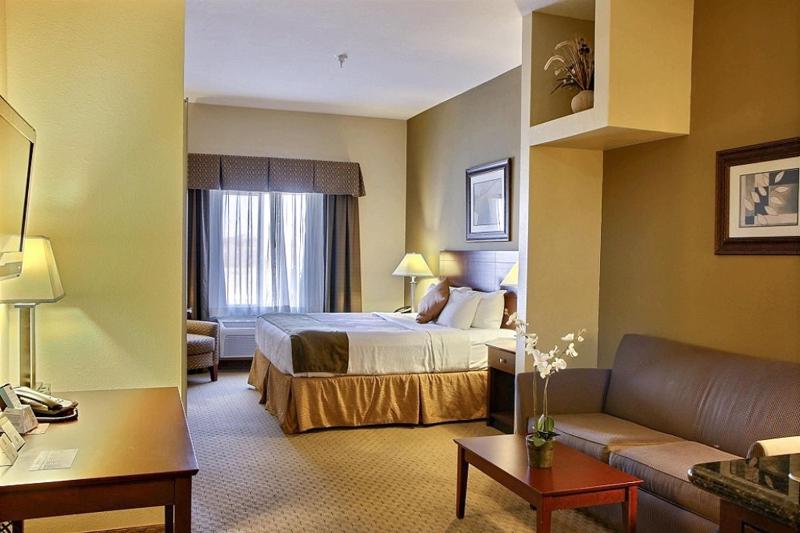 King Suite with Sofa Bed - Non Smoking image 4