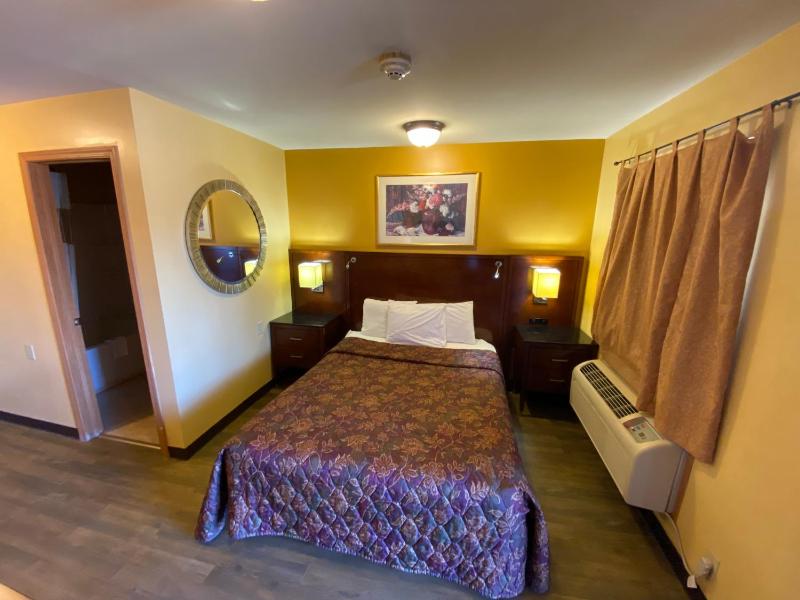 Queen Room - Smoking