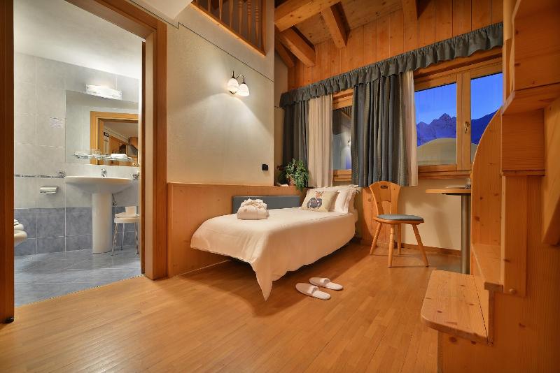 Comfort Triple Room image 1