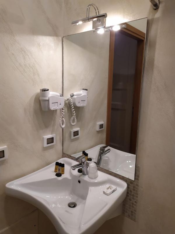 Hotel Etnea Royal Suites - image 8