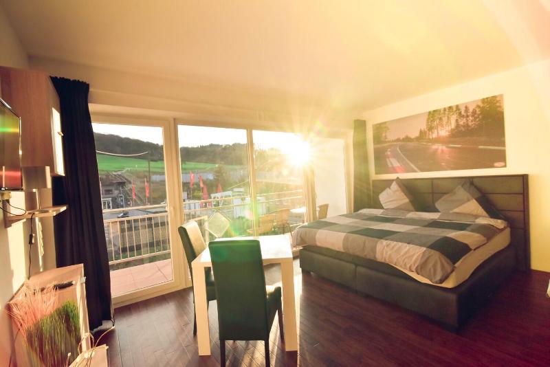 Deluxe Apartment image 2