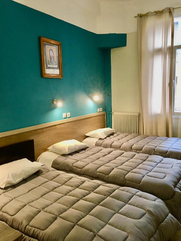Triple Room with Private Bathroom image 4
